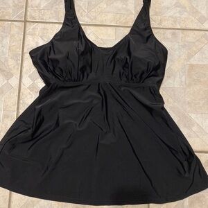 L Unbranded solid black stretch built in padding plus size swimsuit top 3X EUC
